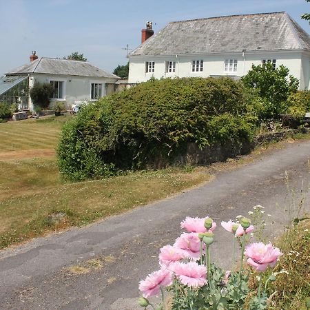 Lapford Lowerfield House Bed & Breakfast エクステリア 写真